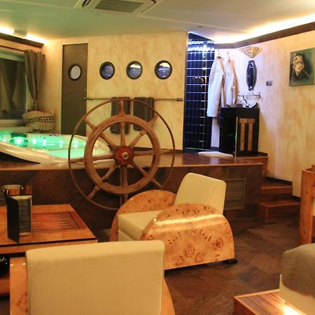 Bubble Lounge Hotel Hooglede Екстериор снимка